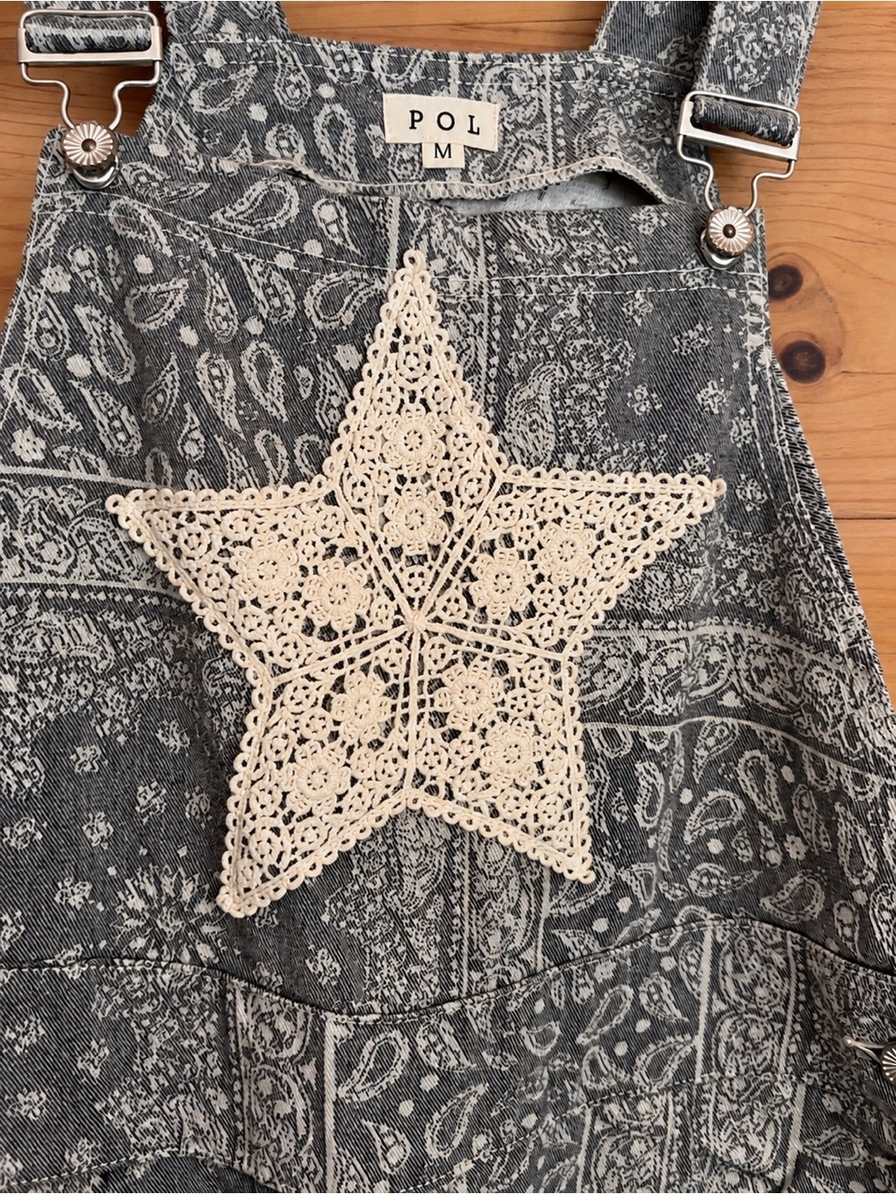 POL Paisley Wide Leg Overalls Crochet Star Butterfly Lace Gray Medium - Picture 8 of 8